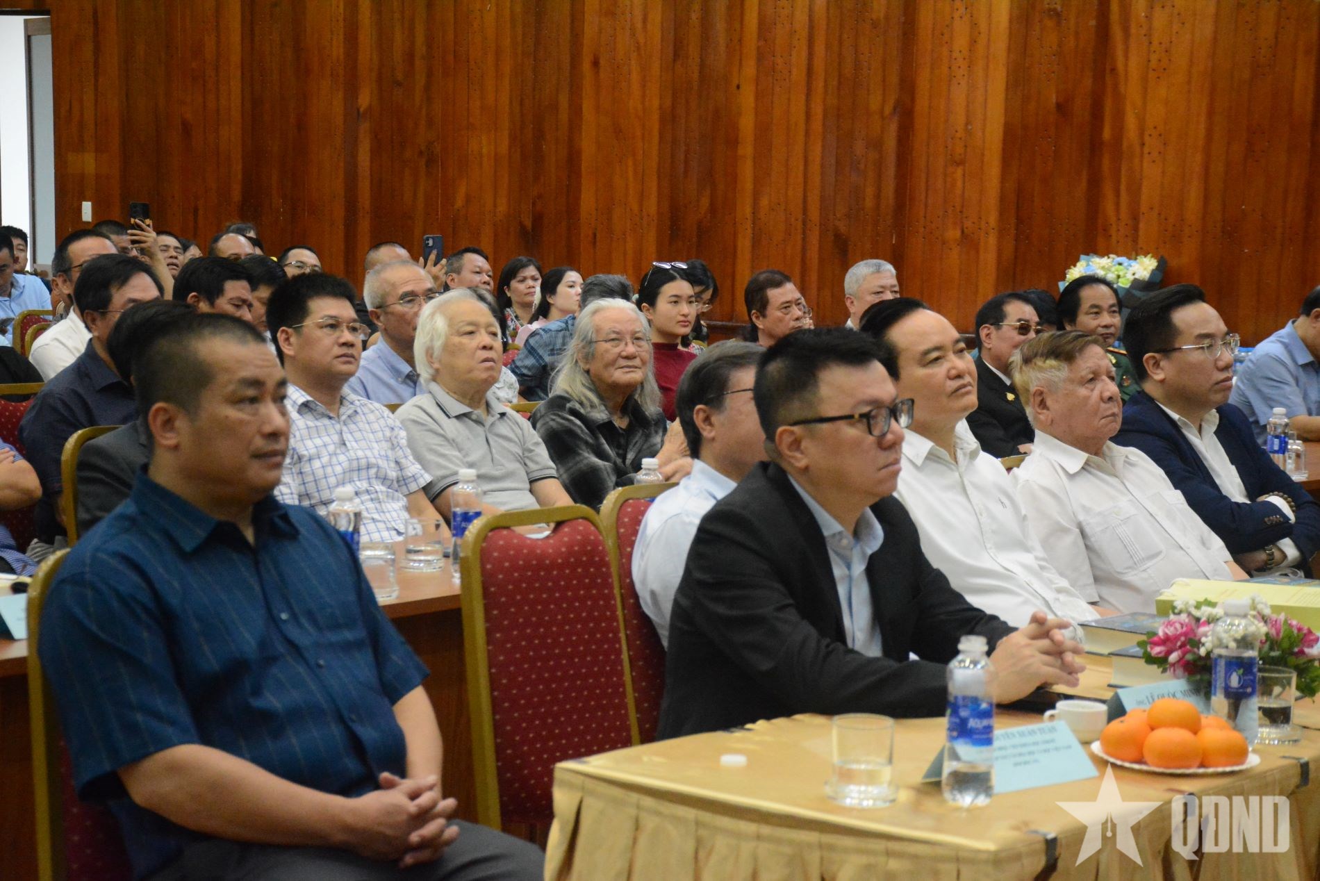 Ra mắt cuốn sách “Con đường tương lai”